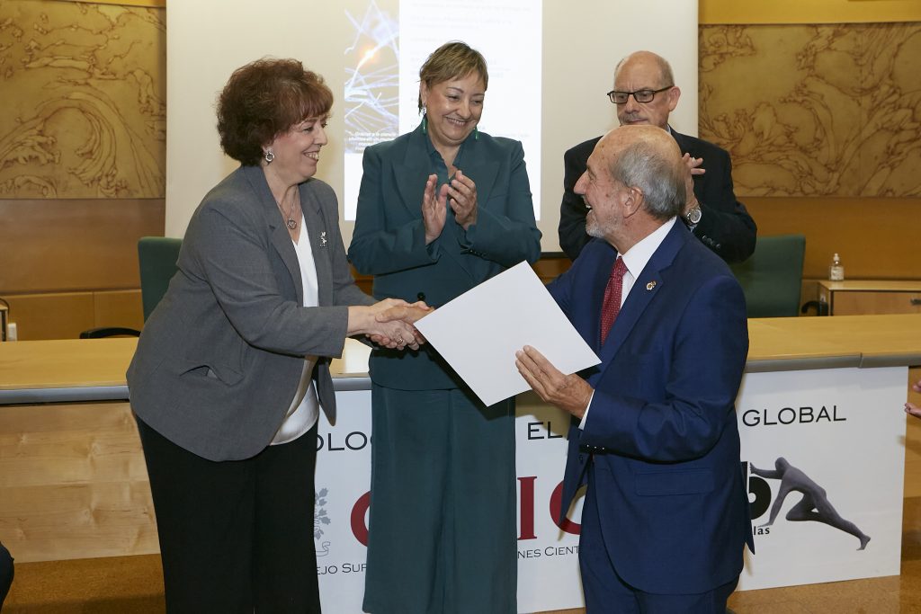 Prof. Vicente Larraga, secretario de la FFC.